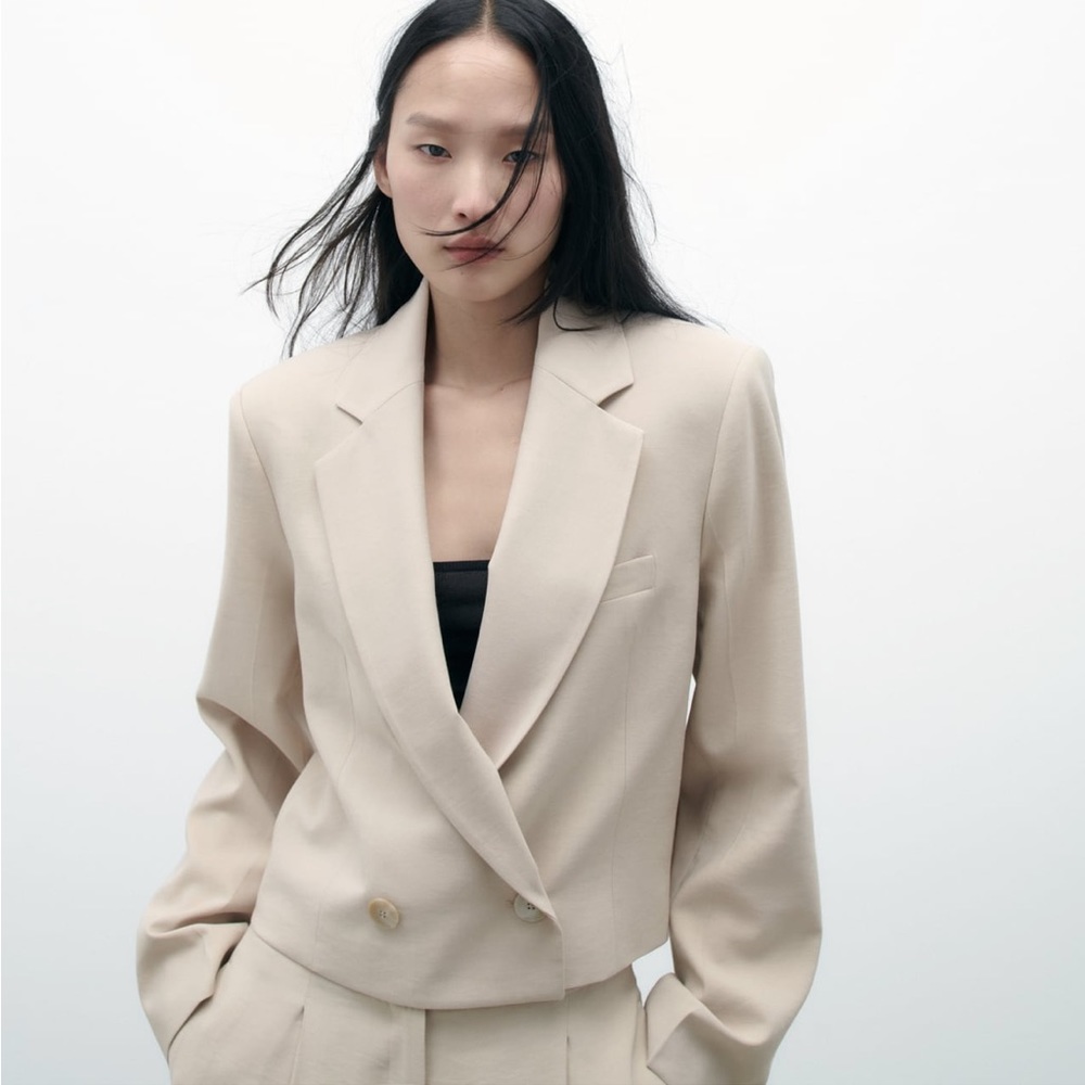 Zara Cropped Beige Blazer with Shoulder Pads— New!